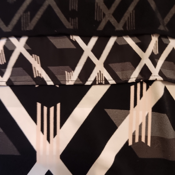 White House Black Market Sleeveless Swing Top XL - Picture 2 of 4